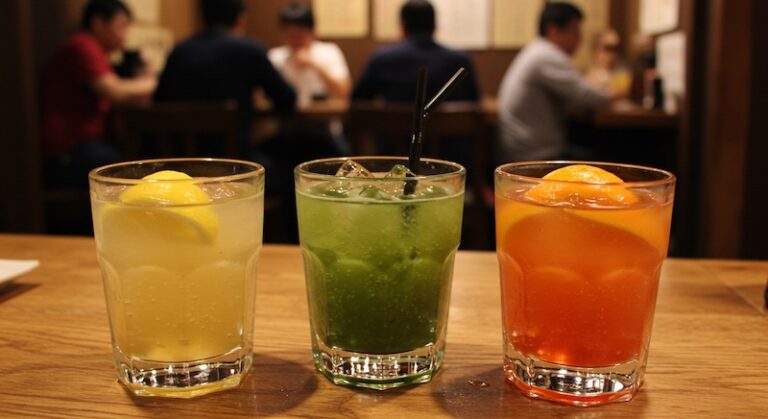 Lemon sour, matcha sour, and orange sour on a table in an izakaya