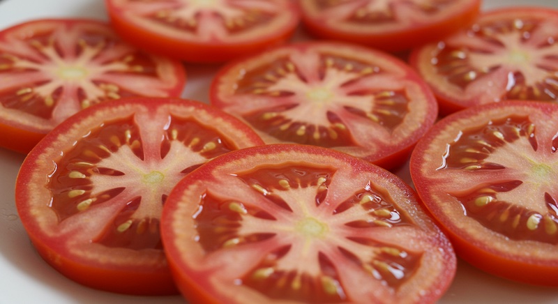 Fresh, juicy tomatoes sliced ​​into rounds