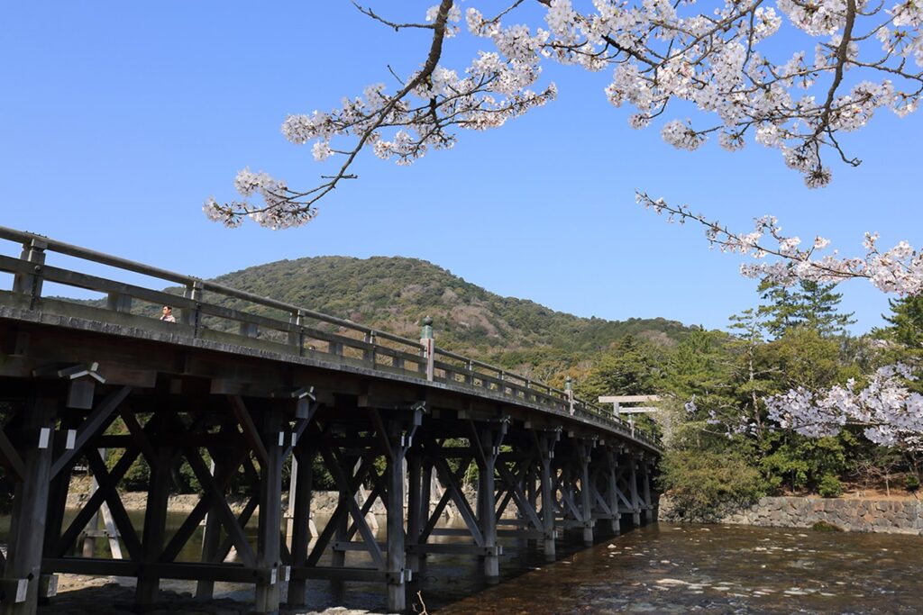 Uji Bridge over the Isuzu River
