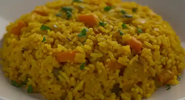 Curry-flavored pilaf dry curry